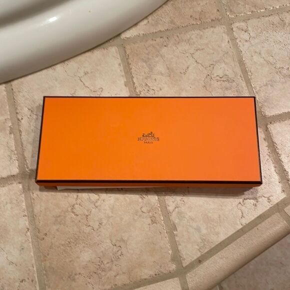 Hermes Authentic orange box. Nothing inside - Picture 1 of 8